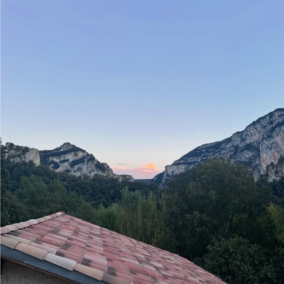 Meet your Posher, Madi - Picture 1 of 2